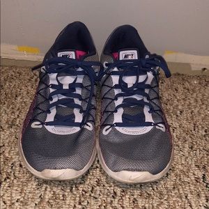 Nike Fury 2 tennis shoes